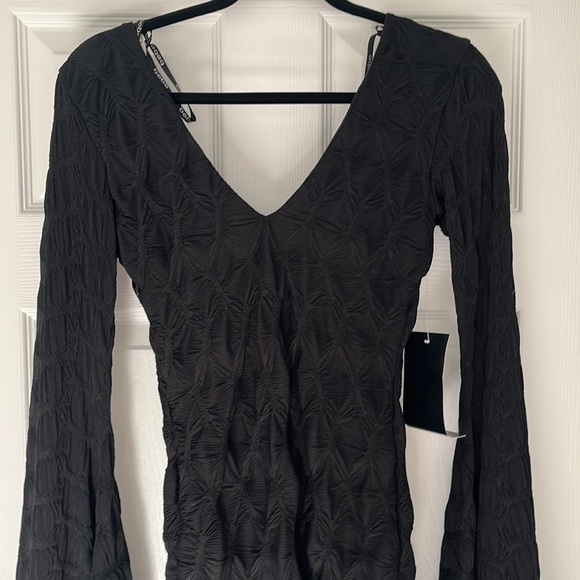 BEBE Fitted black dress with bell sleeves - Picture 2 of 6